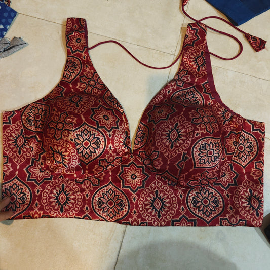 Maroon Ajrakh Gajji Silk Leaf Neck Belted Sleeveless Blouse